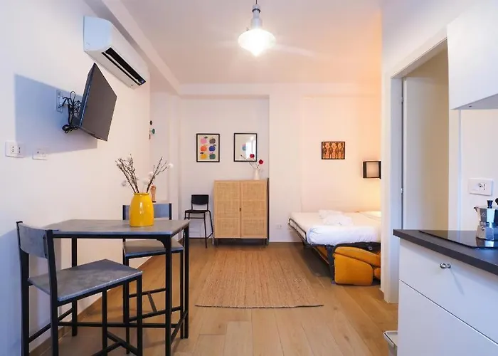 Delizioso Monolocale Adiacenza Isola Appartamento