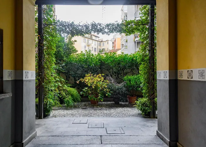 Cesariano, 11 - In Vibrant Via Cesariano Daire