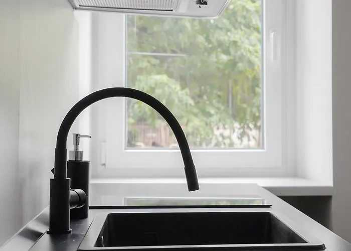 Modern In Isola-garibaldi