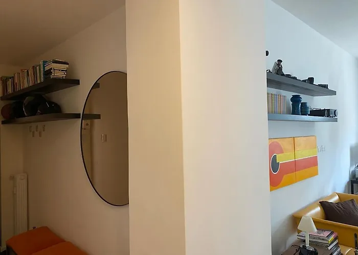 Bright Large In Milán