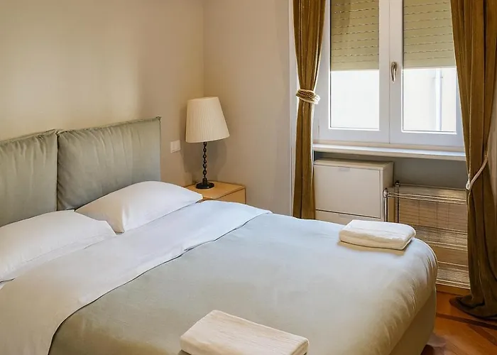 Appartement Easy Italy Duomo Milaan