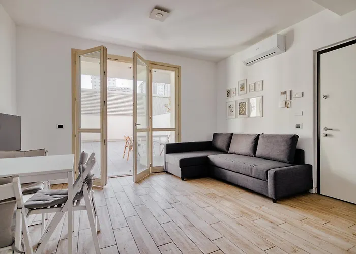 Just Urban - Bright With Terrace - M4 Tolstoj Apartment Milan