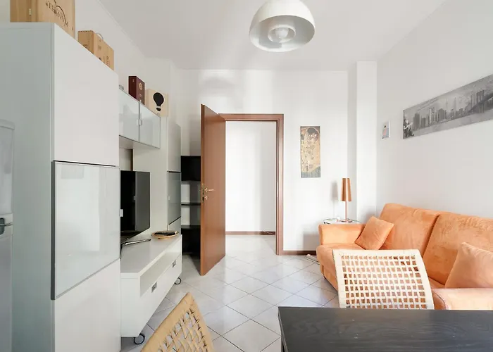 Guesthost - Bright Comfy Lejlighed Milano