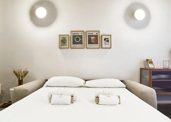 Design With Private Street Entrance Apartment *