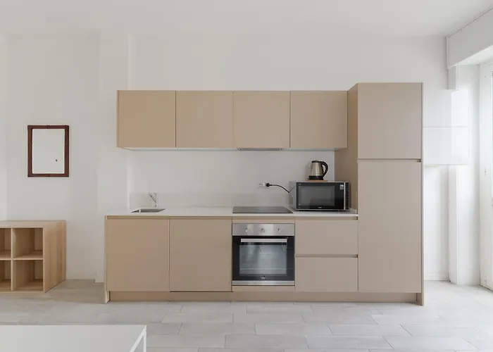 Guesthost - Lovely In Maggiolina *