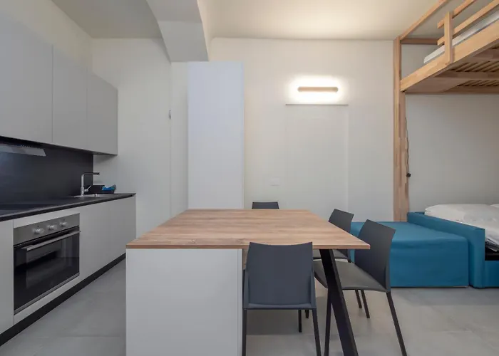 Duomo M5 A Stone's Throw From The Subway アパート