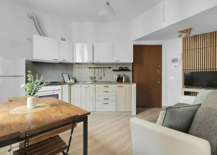 New! Stylish 3-person Flat By Metro M3 & Sunny Balcony Milano