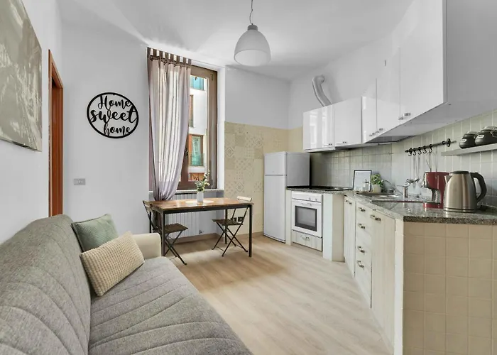 New! Stylish 3-person Flat By Metro M3 & Sunny Balcony * Milano