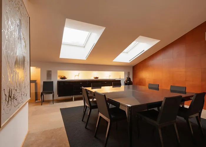 아파트 Guesthost - 500sqm Luxury With Spa, Gym, Terrace, Game & Garage 밀라노