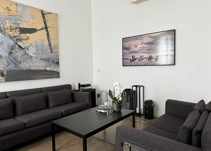 Urban Retreat Minutes Away From Duomo Cathedral