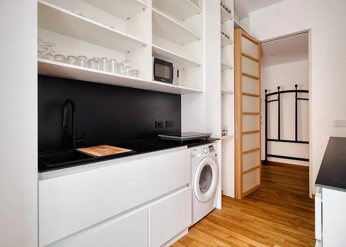 Just Urban - Exclusive 1br Center With Balcony *