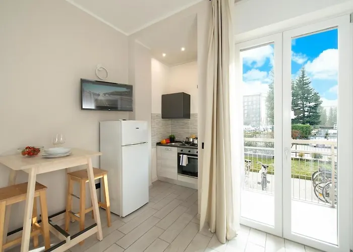 Monolocale X 2 Con Balcone E Cucina - Famagosta