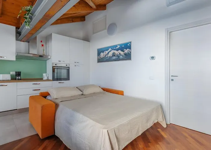 Homey Grandeur - Spacious With Terrace & Wi-fi