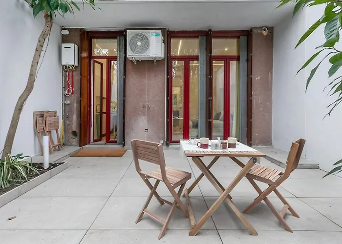 Luxury 2-bedroom Station *