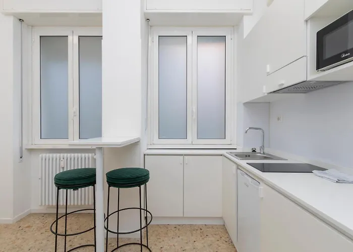 Navigli,m2 A Stone's Throw From The Subway *