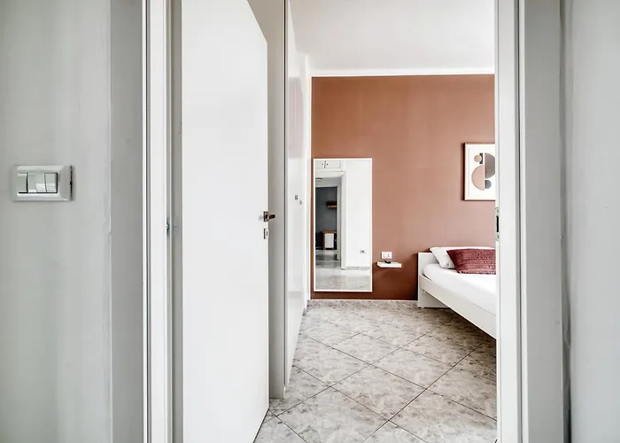 Quiet Modern - Linate Airport *