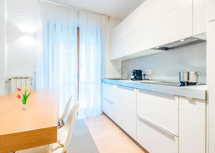 Luminoso E Ristrutturato Con Doppio Balcone E Wifi Apartment