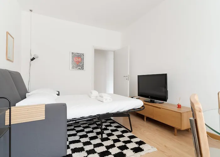 Guesthost - Cozy Flat Near Gorla M1 Apartamento Milão