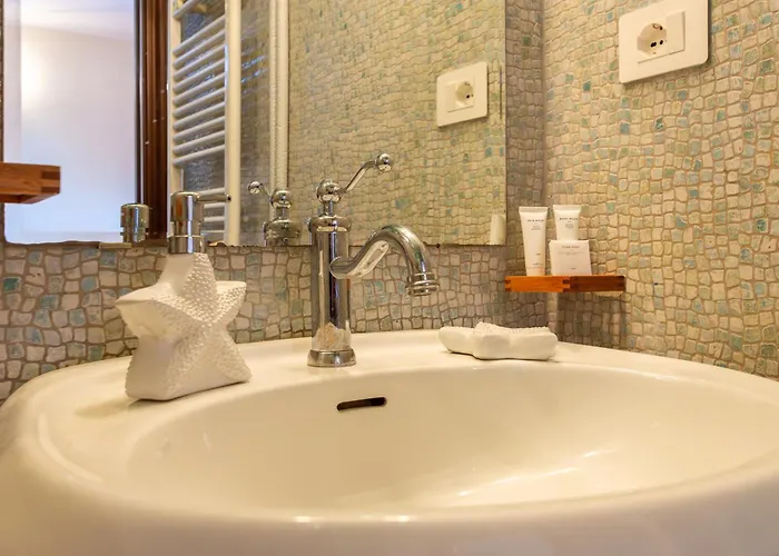 I-host - Unique Two-level In * Milano