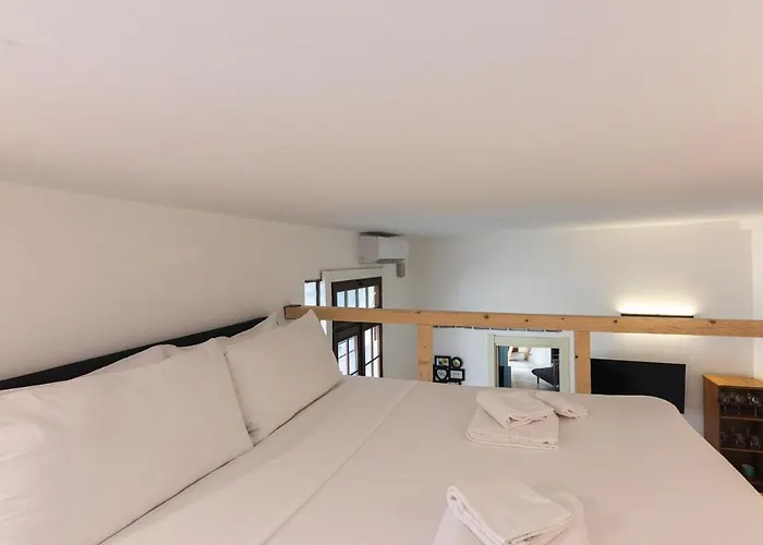 Easy Loft Next To Loreto Metro Stop 公寓 *