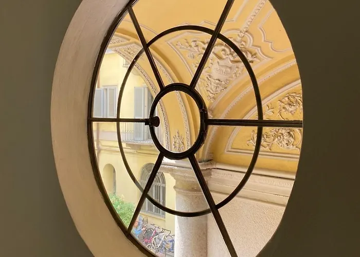 Comfortable And Convenient In Downtown