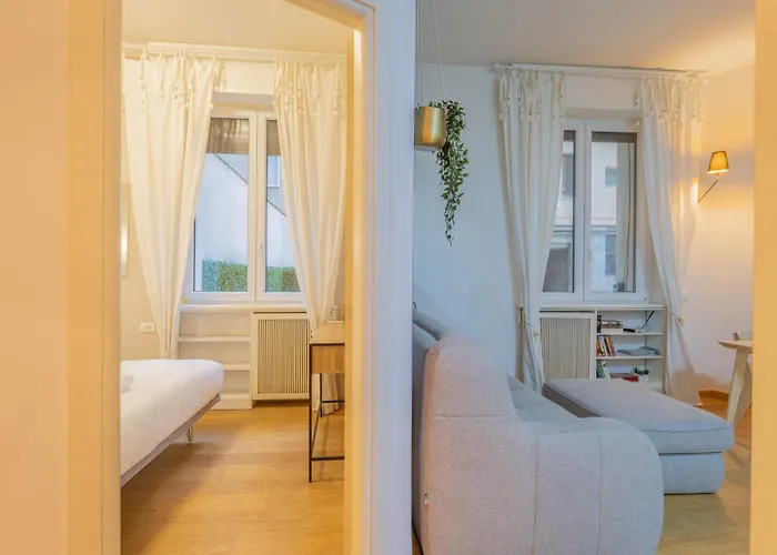 Cenacolo, Corso Magenta, Milan's Historic Center Apartamento