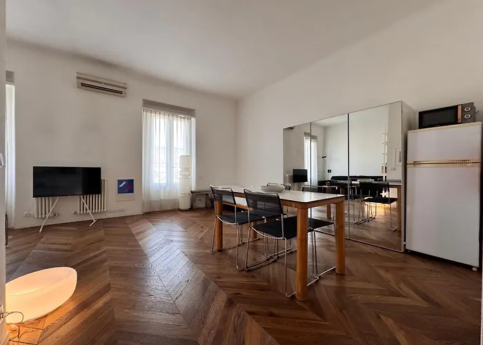 Pergolesi Nest - Authentic - Station