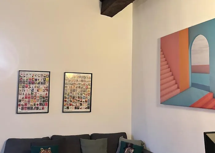 Milan's Secret Courtyard - Historic Center *