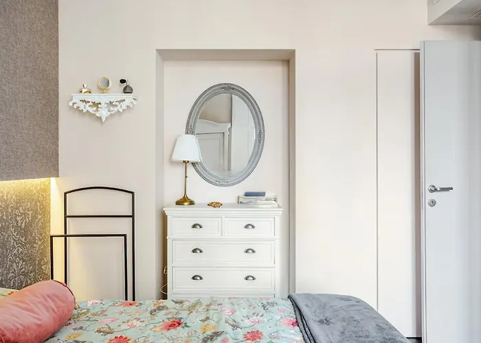 Industrial-chic In The Heart Of Isola Apartment *