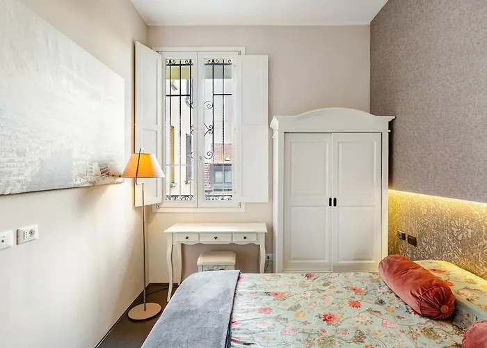 Industrial-chic In The Heart Of Isola Apartment *