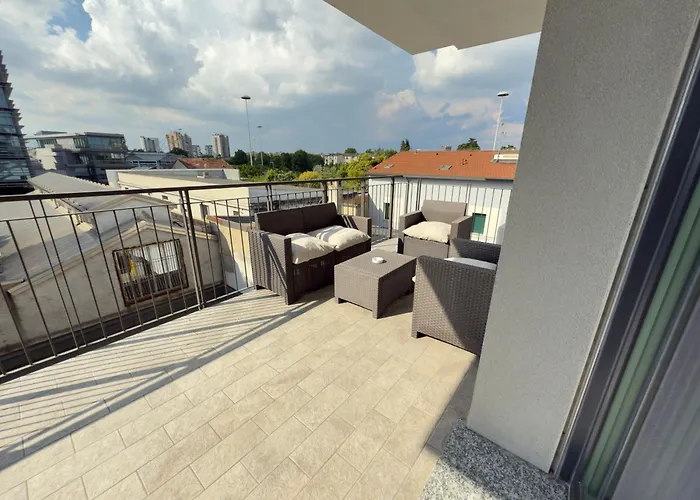 10 Minutes From Fiera With Large Terrace Lejlighed