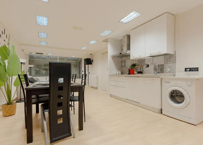 Appartamento Urban Loft With Pool Table - M3 And Train Station - Duomo In 10 Min Milano