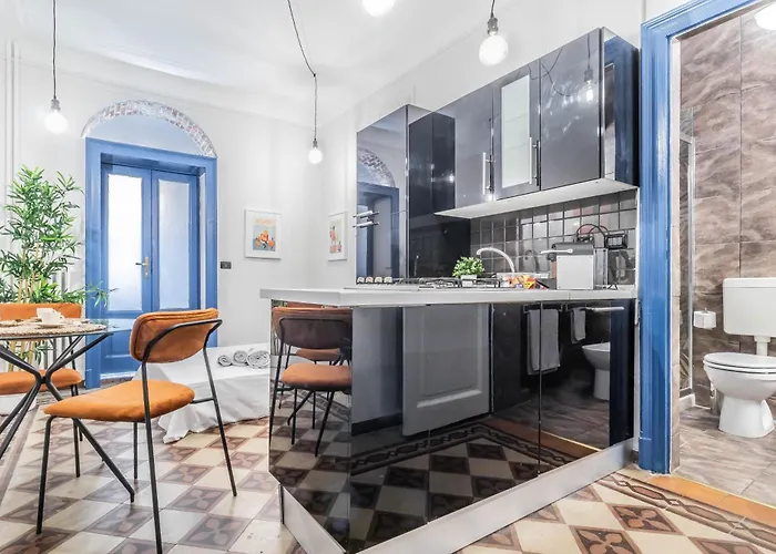 Elegant Center Flat 5 Guests - M1 Metro - Fast Wi-fi - Ac & Balcony * Milán
