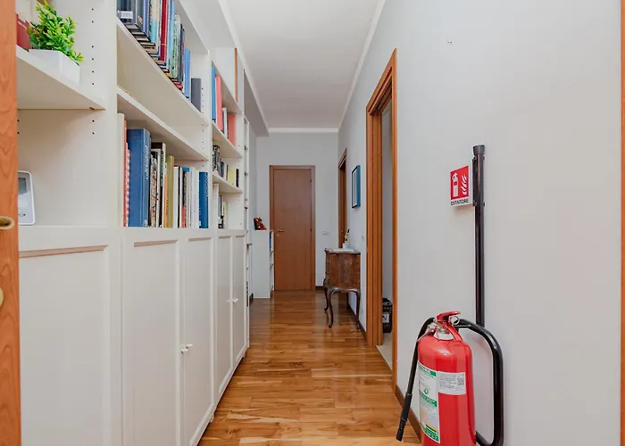 Stylish Near Duomo, Near Metro, Balcony Daire *