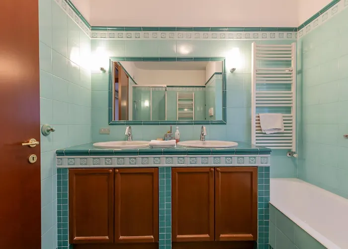 דירה Metro 4 Spacious And Bright Three-room