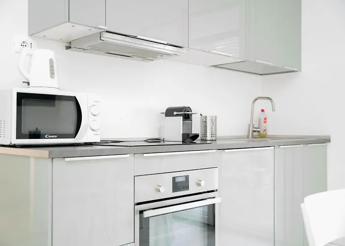 3br With Large Terrace - 800m From San Leonardo M1 アパート *