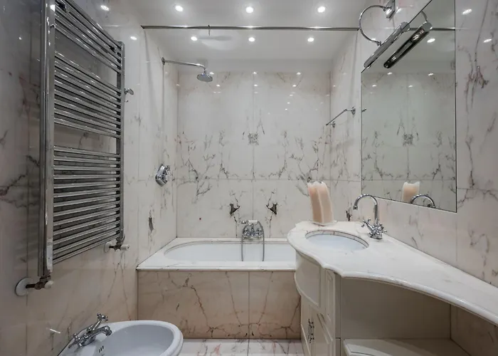 The Seven Stars - Montenapoleone Milan