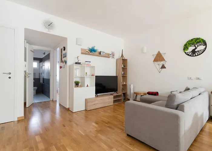 Guesthost - Modern In Corvetto * 밀라노