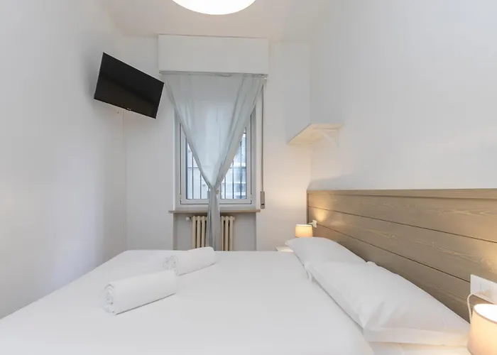 Comfortable Two-room Porta Romana M3 Mailand