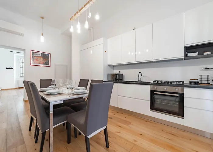 5 Walk From Porta Venezia Station, With 2 Bedrooms *