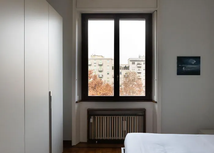 Luminoso Trilocale Piano Alto Vicino All' Arco Della Pace Lägenhet *