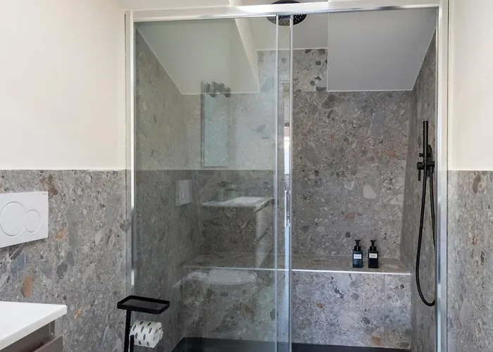 Luxury Elegant Penthouse 3 Bedrooms, 2 Bathrooms Appartement *