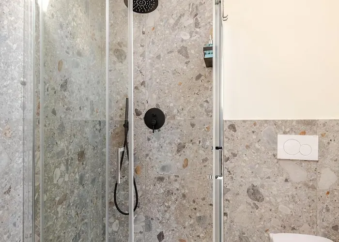 Luxury Elegant Penthouse 2 Bedrooms, 2 Bathrooms * Milaan