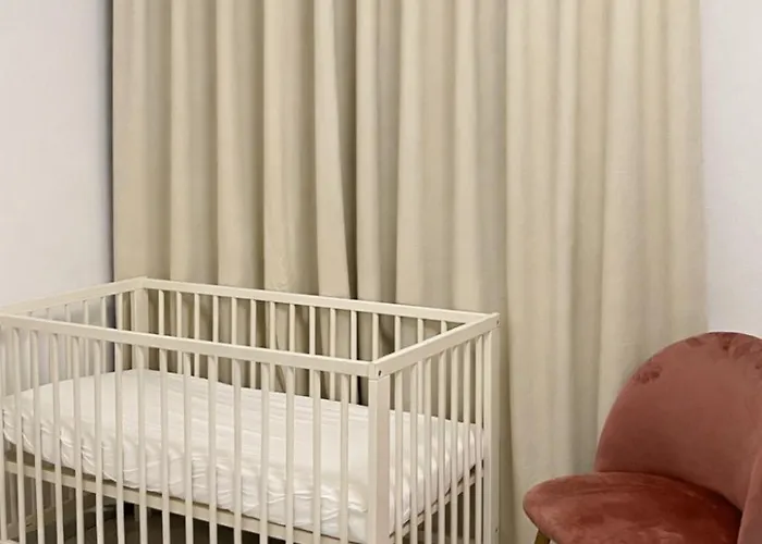 Bed & Garage Apartment In Villa 公寓 *