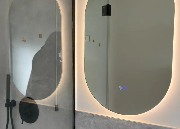 Design And Comfort In West Apartament *
