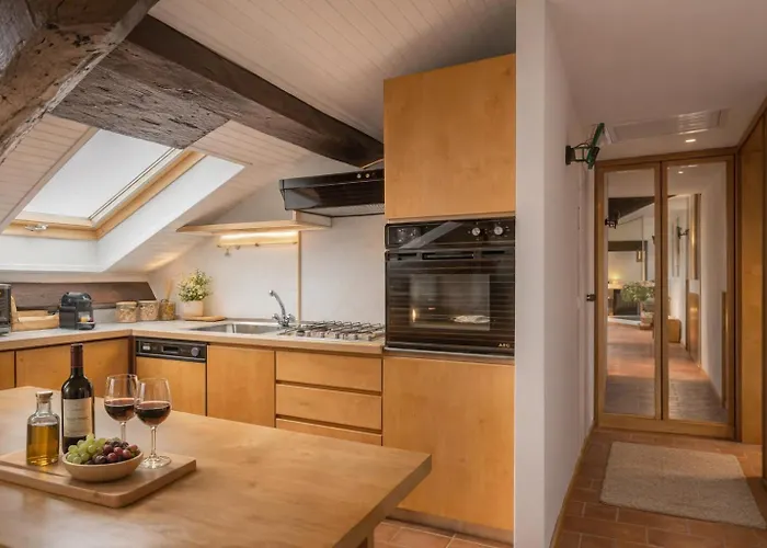 Design In Legno & Atmosfera Calda Bilocale 20m Dai Navigli Apartman