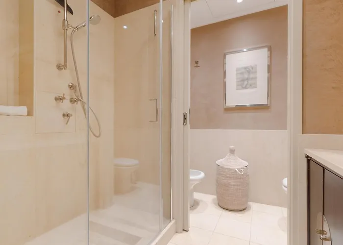 Apartamento Duomo - San Babila - Elegante Trilocale Con Balcone