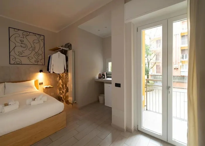 Monolocale X 2 Silenzioso Con Balcone - Famagosta Appartement *