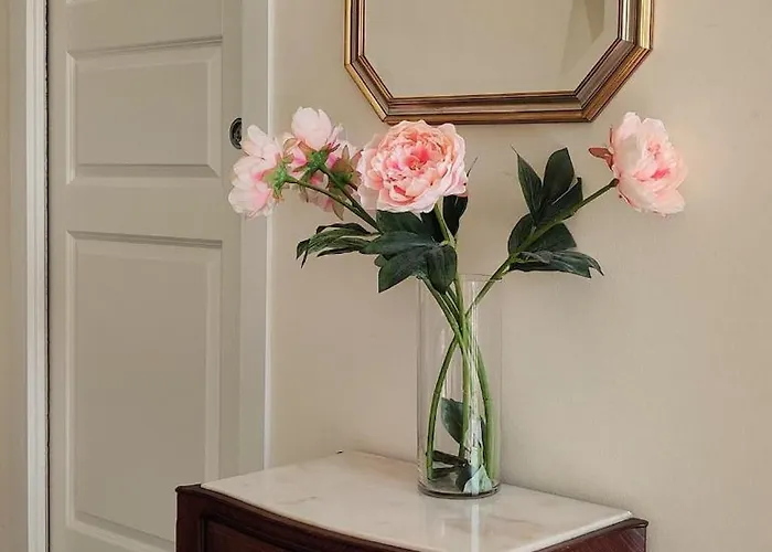 Brand New Connected To Two Metro Lines דירה *