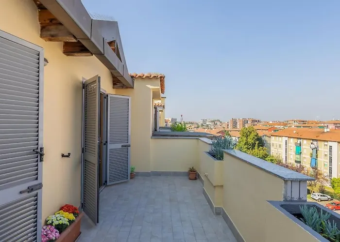 Homey Grandeur - Spacious With Terrace & Wi-fi